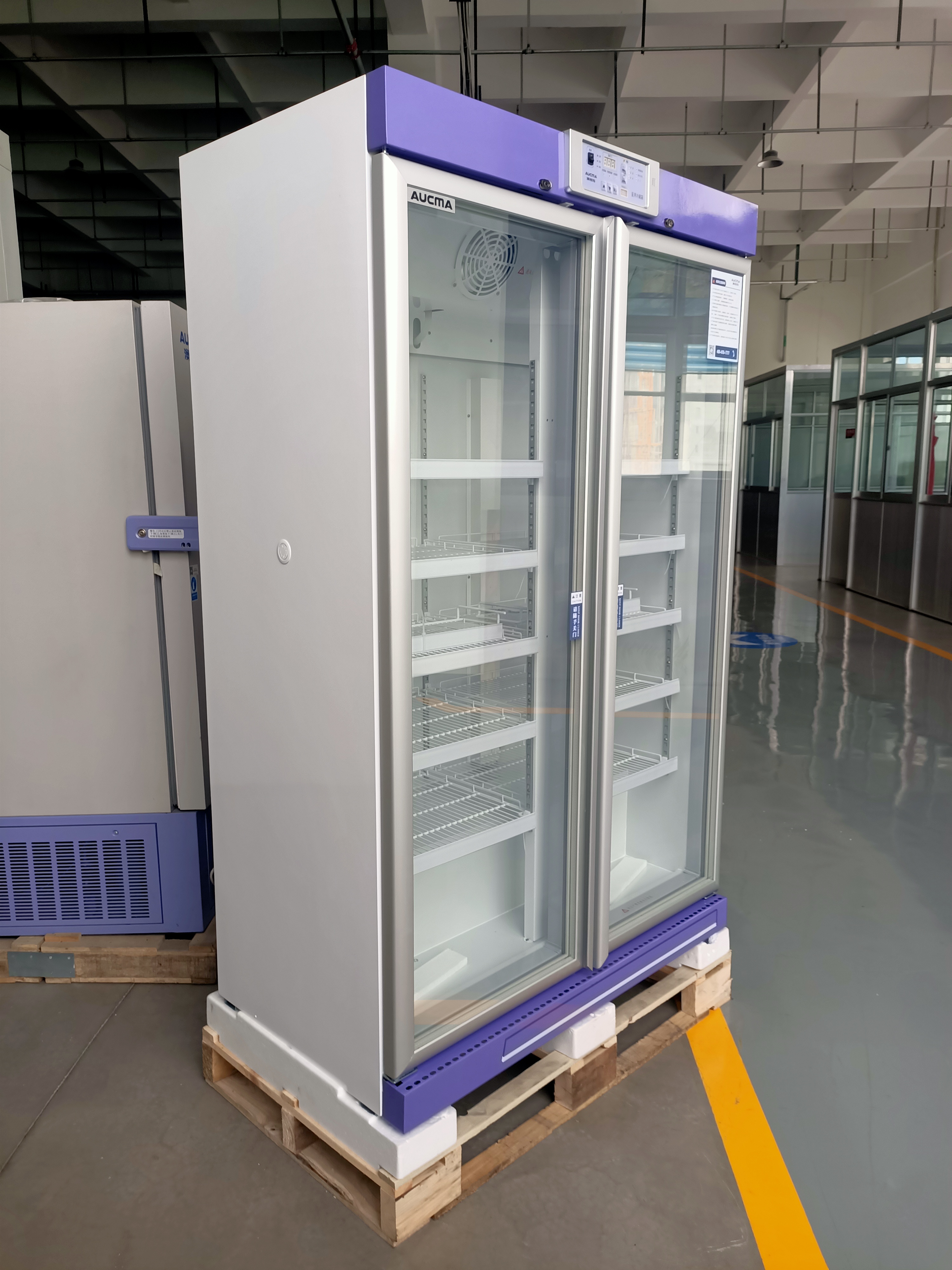 2-8 ℃ 1006L Sistema de enfriamiento de aire forzado Refrigerador de farmacia de China