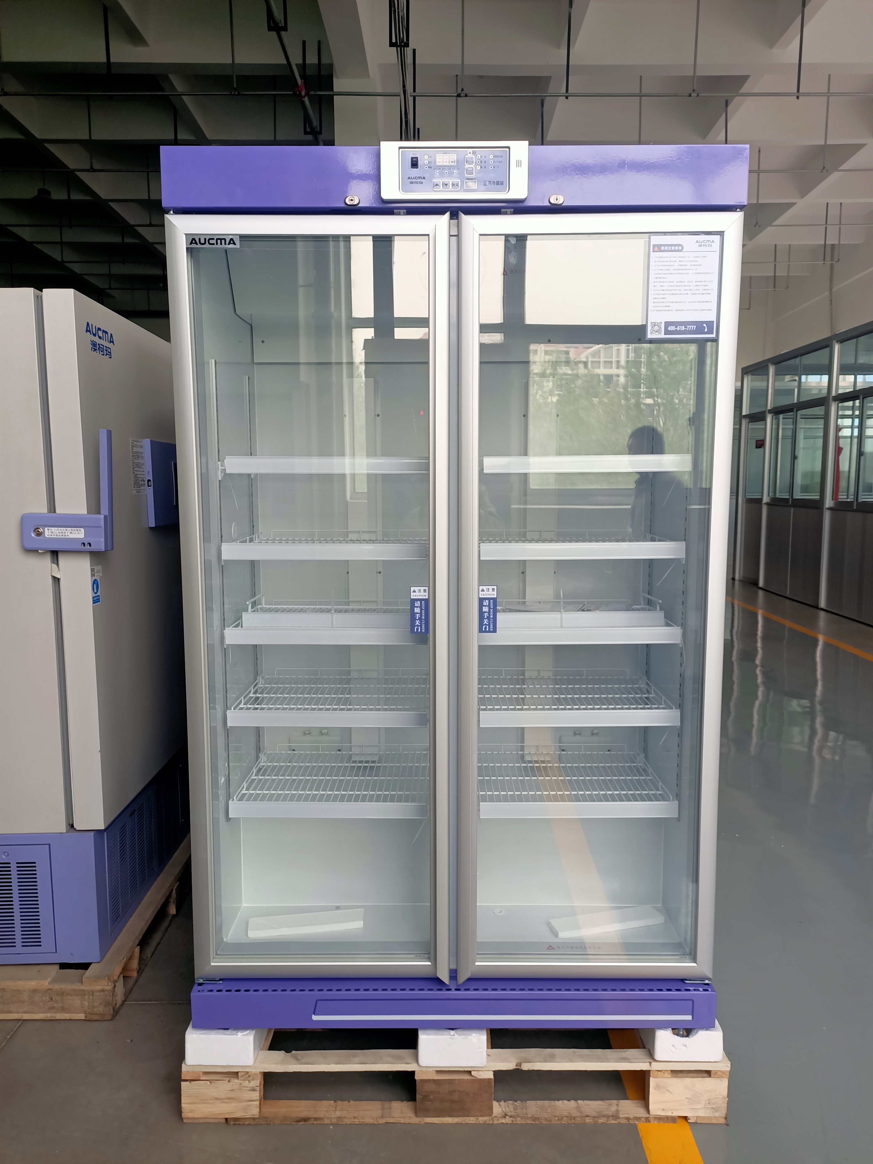 2-8 ℃ 1006L Sistema de enfriamiento de aire forzado Refrigerador de farmacia de China